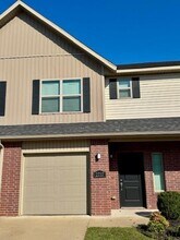 2737 W Shasta Rd in Rogers, AR - Foto de edificio - Building Photo