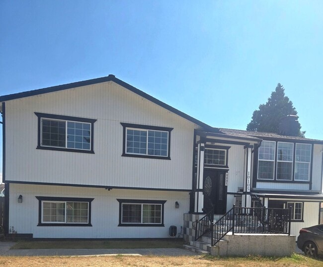 property at 10105 SE 212th St