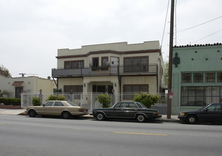 5162 Fountain Ave in Los Angeles, CA - Building Photo - Building Photo