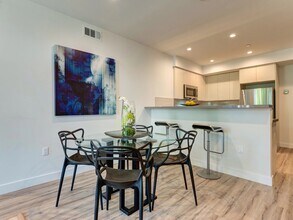 338 Mariposa Ave in Los Angeles, CA - Building Photo - Building Photo