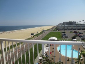 Sea Verge in Long Branch, NJ - Foto de edificio - Building Photo