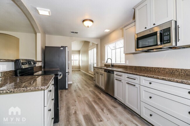 24027 N 40th Dr in Glendale, AZ - Foto de edificio - Building Photo