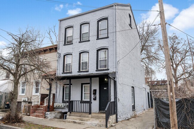 174 W Parmenter St in Newburgh, NY - Building Photo - Building Photo