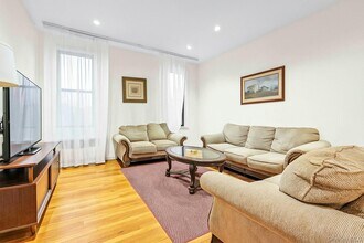 115-25 Metropolitan Ave in New York, NY - Building Photo - Building Photo