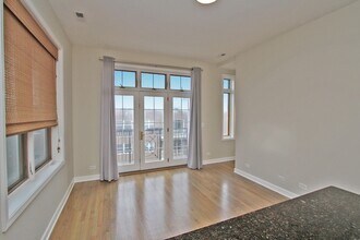 1875 N Winnebago Ave, Unit 4E in Chicago, IL - Building Photo - Building Photo
