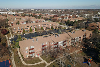 ReNew Poplar Creek in Hoffman Estates, IL - Building Photo - Building Photo