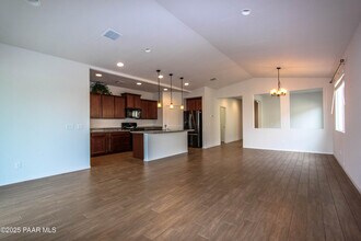 1356 Warbler Wy in Prescott, AZ - Building Photo - Building Photo