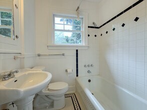 1537 Valentine Pl S in Seattle, WA - Building Photo - Building Photo