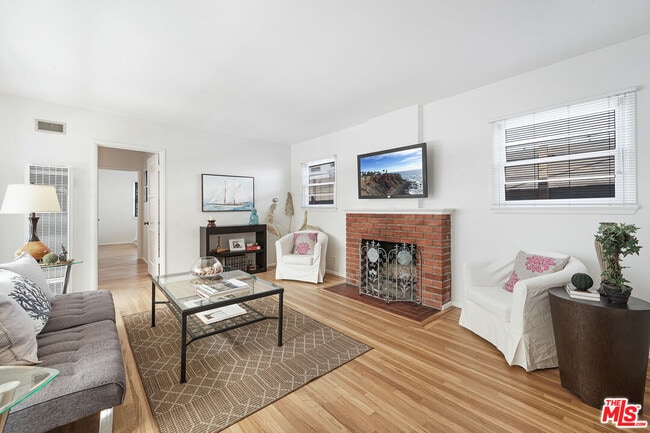 1019 Marco Pl in Los Angeles, CA - Building Photo - Building Photo