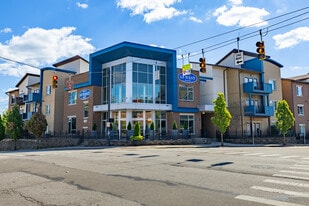 65 West Apartments in Cincinnati, OH - Building Photo