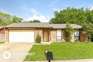 6412 Sandhurst Ln E, Unit E01 in North Richland Hills, TX - Building Photo
