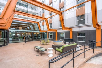 Avenue 8 at Mayfair in Denver, CO - Foto de edificio - Building Photo