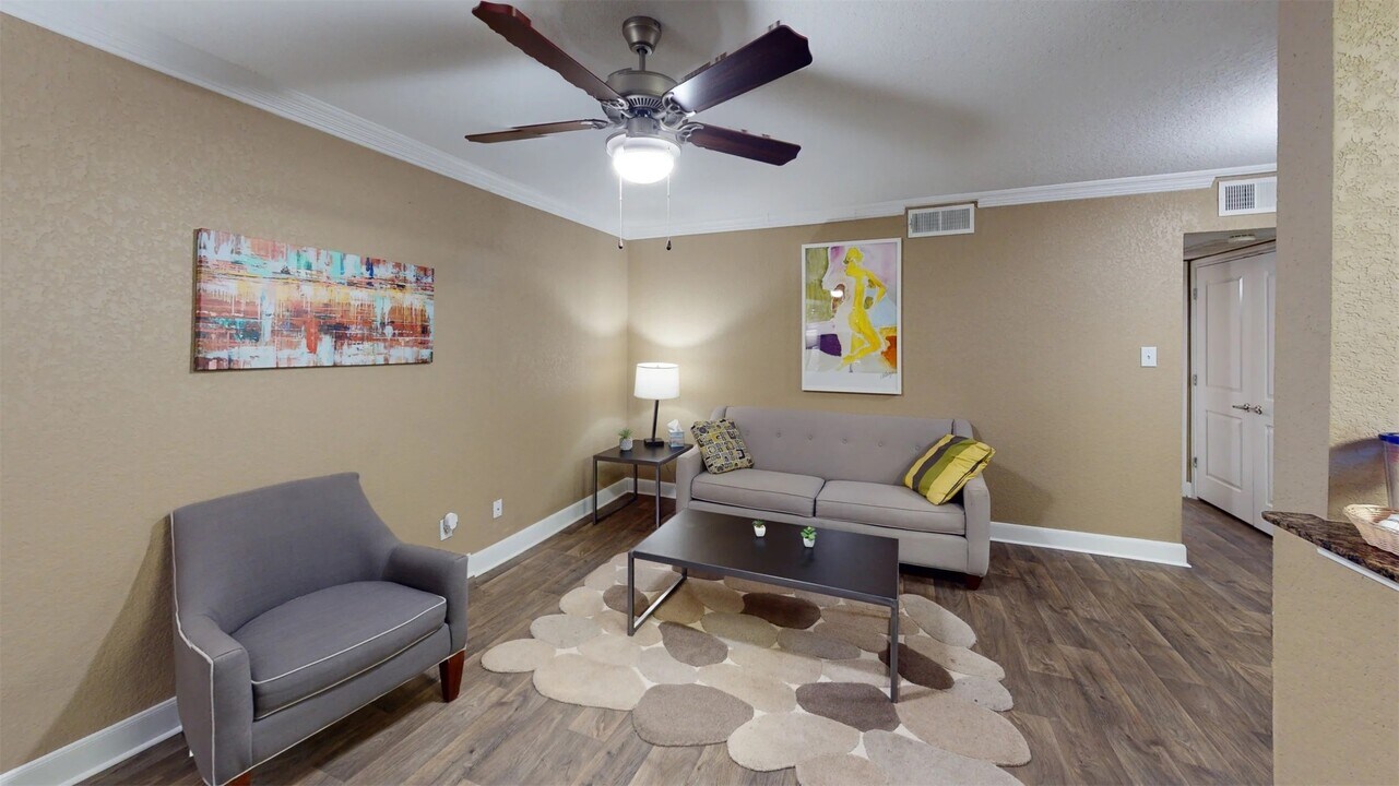 4101 E NASA Pkwy in El Lago, TX - Building Photo