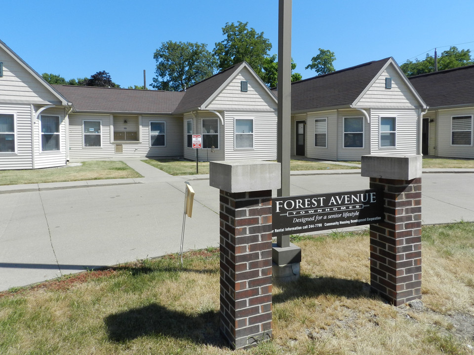 Forest Avenue Senior Townhomes in Des Moines, IA - Building Photo