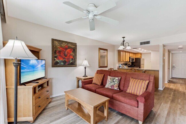 600 Neapolitan Way in Naples, FL - Building Photo - Building Photo