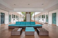 8024 Tatum Waterway Dr, Unit 3 in Miami, FL - Foto de edificio - Building Photo