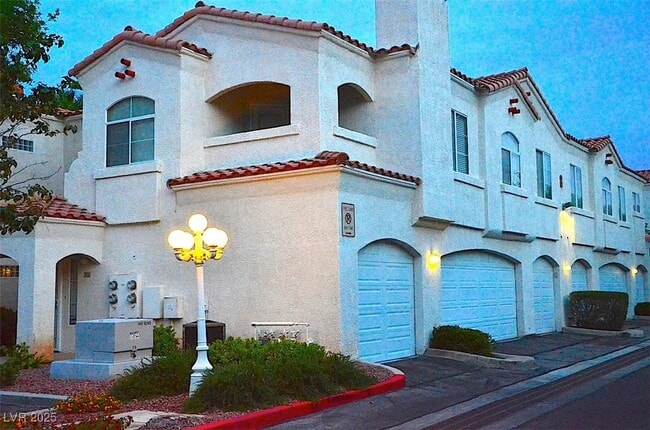 property at 2975 Bluegrass Ln
