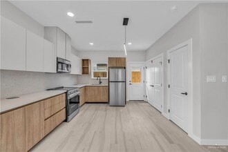 24 N 24th St in McAllen, TX - Building Photo - Building Photo