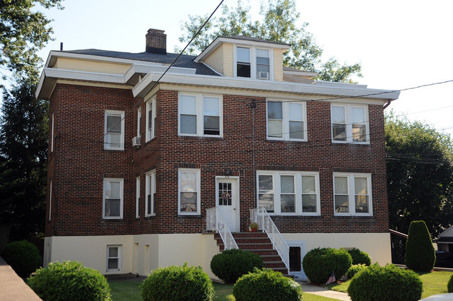 536 Lake Ave in Lyndhurst, NJ - Building Photo - Building Photo