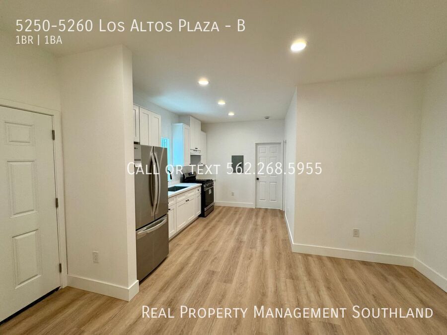 5250-5260 E Los Altos Plaza in Long Beach, CA - Building Photo