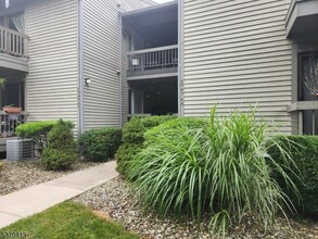 43 Sam Bonnell Dr in Clinton, NJ - Building Photo - Building Photo