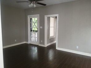 209 E Rosewood Ave-Unit -Unit 6 in San Antonio, TX - Building Photo - Building Photo