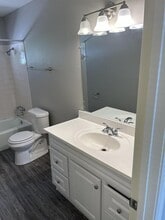 8404 Sterling Ave in Raytown, MO - Foto de edificio - Building Photo