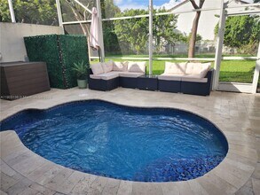 9777 NW 45th Ln in Doral, FL - Building Photo - Building Photo