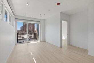 948 W Sunnyside Ave, Unit 201 in Chicago, IL - Building Photo - Building Photo