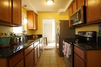 24330 Manistee St in Oak Park, MI - Building Photo - Building Photo