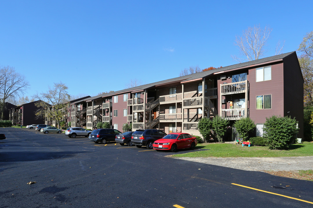 The Oaks of Lake Bluff in Lake Bluff, IL - Building Photo