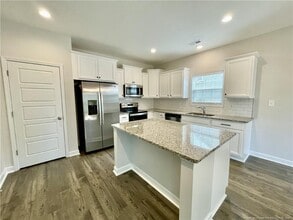 1108 Mayfern Dr in Hope Mills, NC - Building Photo - Building Photo