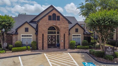 The Trestles in Stafford, TX - Building Photo - Building Photo