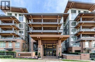 500 Royal Ave in New Westminster, BC - Building Photo