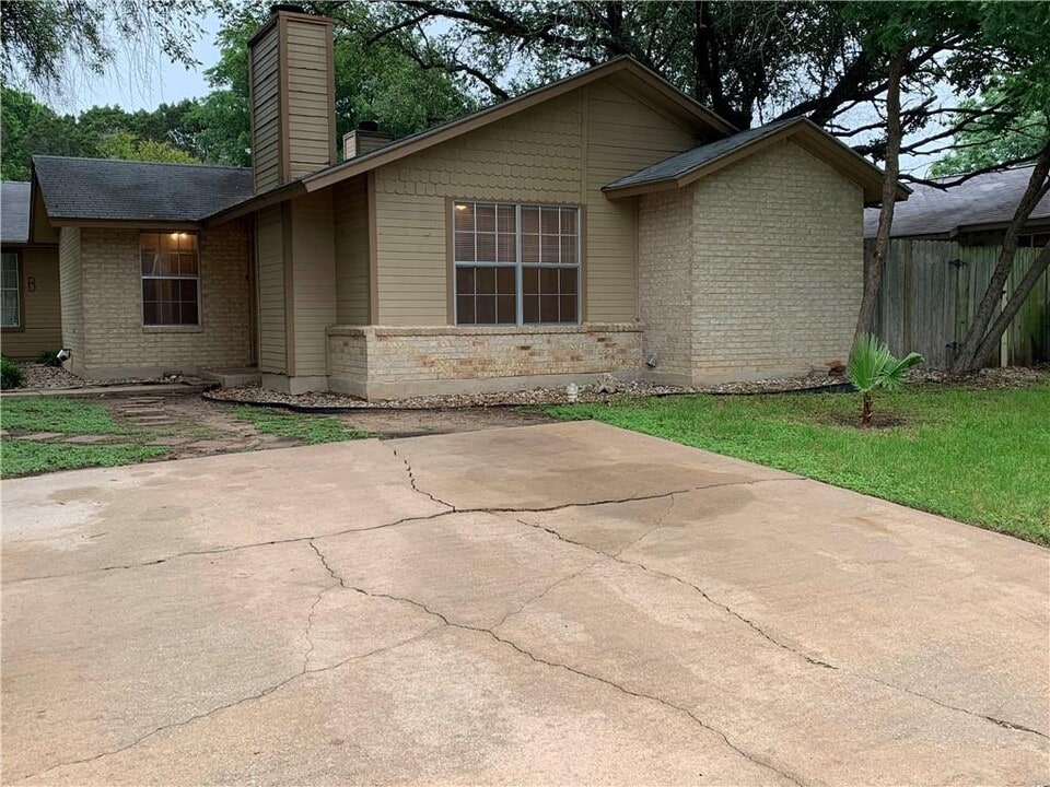 8009 Clydesdale Dr in Austin, TX - Building Photo