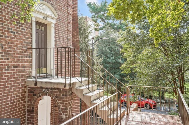 4305 Massachusetts Ave NW in Washington, DC - Building Photo - Building Photo