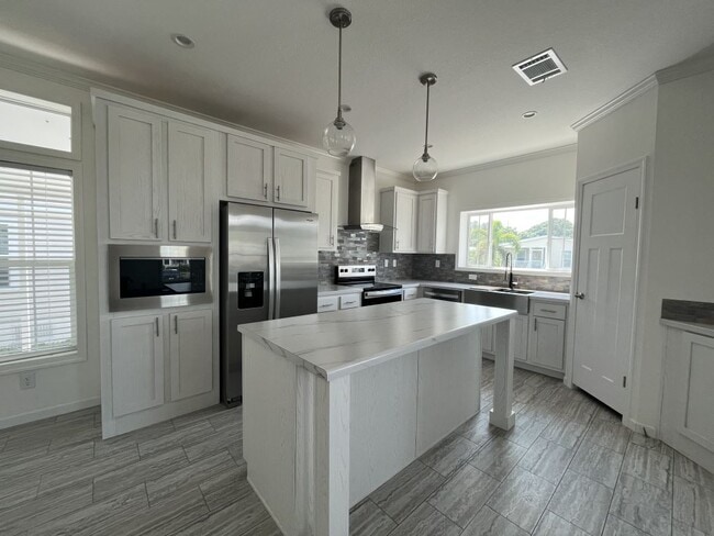 557 Bimini Cay Cir in Vero Beach, FL - Building Photo - Building Photo