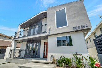 11611 Burbank Blvd in Los Angeles, CA - Building Photo - Building Photo