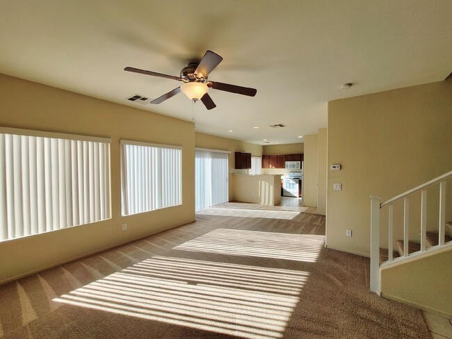 1013 Shades End Ave in North Las Vegas, NV - Building Photo - Building Photo