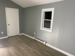 515 Hollis Rd in Hollis Center, ME - Foto de edificio - Building Photo