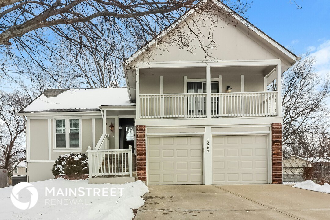 15209 S Seminole Dr in Olathe, KS - Building Photo
