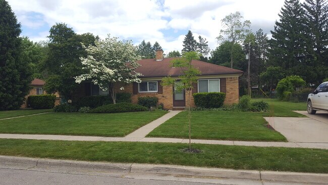 131 S Holbrook St in Plymouth, MI - Building Photo - Building Photo