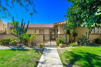 48455 Alamo Dr in Palm Desert, CA - Foto de edificio - Building Photo