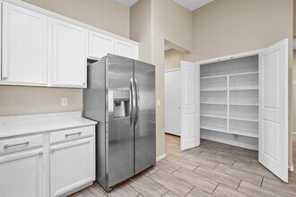 12406 W Northview Ave in Glendale, AZ - Building Photo - Building Photo