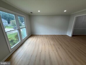 12009 Amblewood Dr in Laurel, MD - Foto de edificio - Building Photo