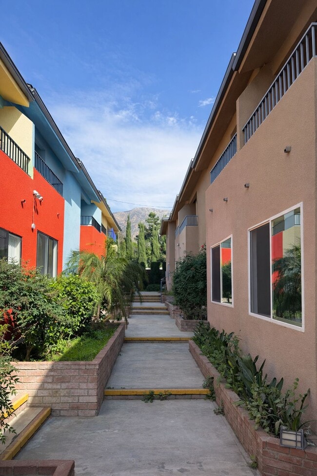Altadena Townhouse Apartments