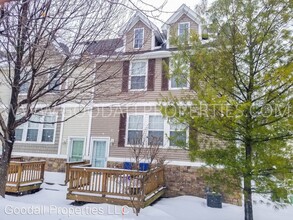 1113 Flagstone Ln in Pleasant Hill, IA - Foto de edificio - Building Photo