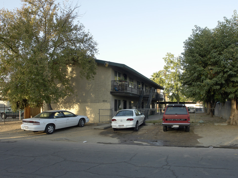 2452 S 9th St in Fresno, CA - Building Photo