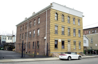 396 N 5th Ave in Newark, NJ - Foto de edificio - Building Photo