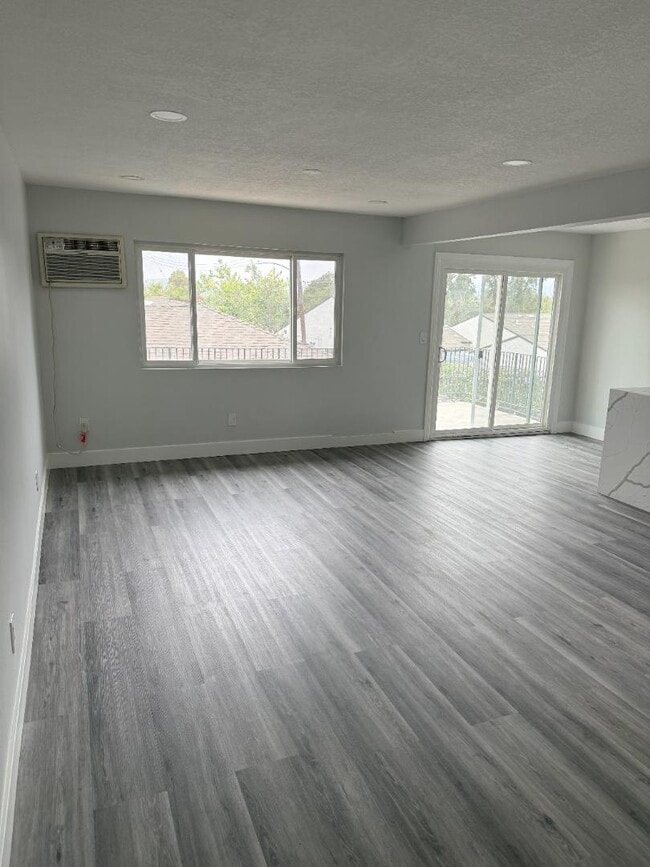 122 N Merrimac Dr in Anaheim, CA - Building Photo - Building Photo